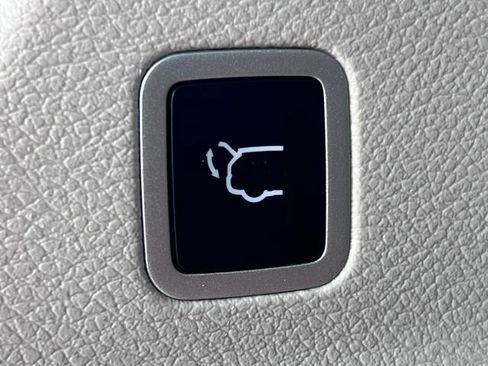 Used 2023 Chrysler Pacifica Limited FWD image 41
