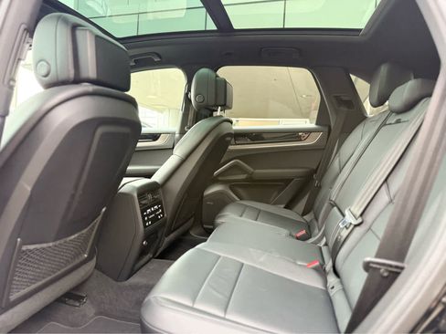 Used 2024 Porsche Cayenne S image 7