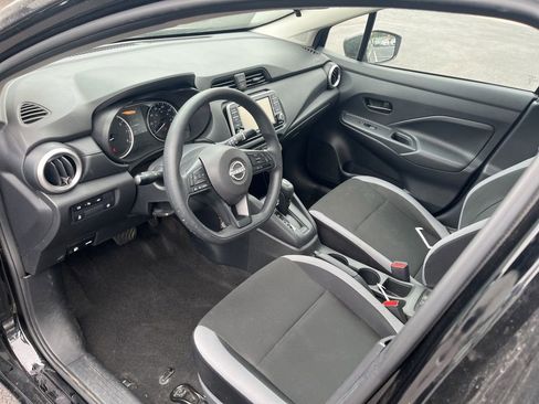 Used 2025 Nissan Versa S FWD image 19