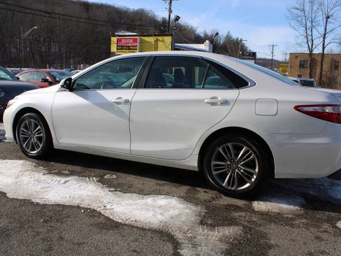 Used 2017 Toyota Camry SE image 10