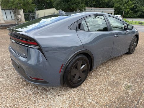 Used 2024 Toyota Prius LE FWD image 4