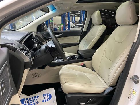 Used 2017 Ford Edge Titanium w/ Equipment Group 301A AWD/4WD image 17