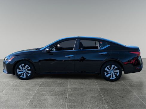 Used 2025 Nissan Altima 2.5 S image 2