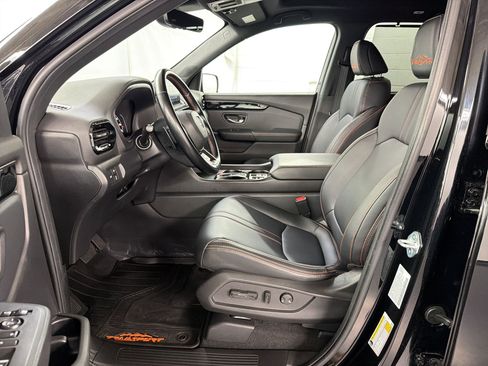 Certified 2025 Honda Pilot TrailSport image 5