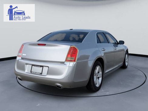Used 2014 Chrysler 300 image 5