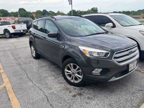 Used 2018 Ford Escape SE FWD image 3