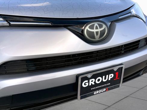 Used 2017 Toyota RAV4 LE FWD image 29