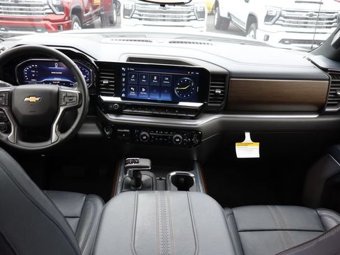 Used 2023 Chevrolet Silverado 1500 High Country w/ High Country Premium Package AWD/4WD image 18