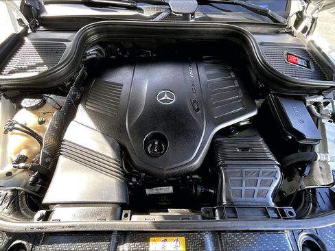Used 2023 Mercedes-Benz GLS 450 4MATIC image 10