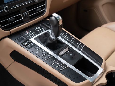 Certified 2021 Porsche Macan S image 26