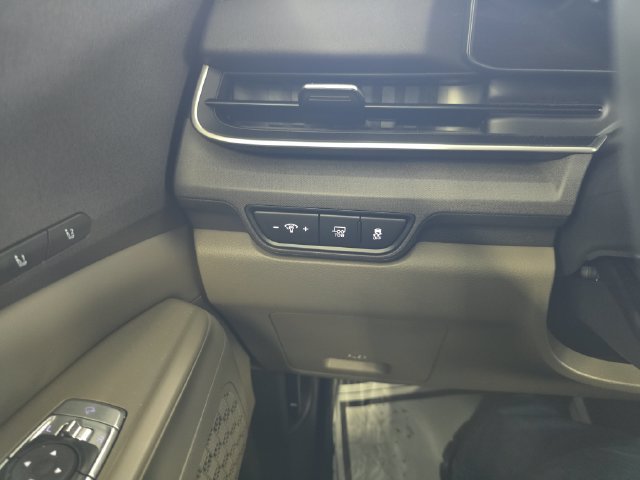 Used 2025 Kia Carnival EX FWD image 20