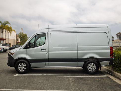 Used 2025 Mercedes-Benz Sprinter 2500 image 8