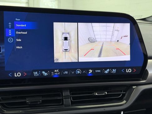 Used 2024 Chevrolet Equinox EV RS FWD image 50