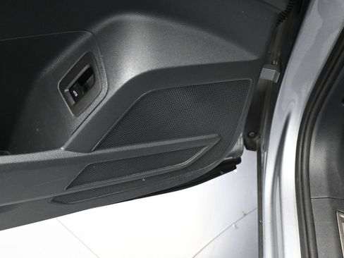 Used 2022 Volkswagen Atlas Cross Sport SE FWD image 17