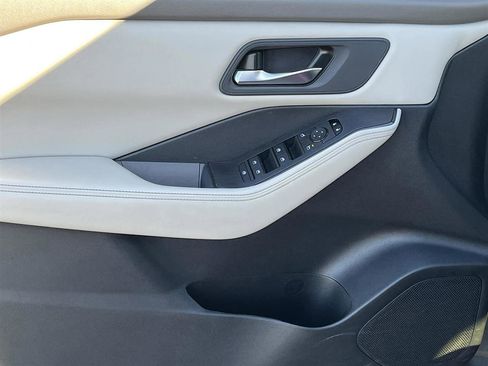 Used 2024 Nissan Rogue SV image 13