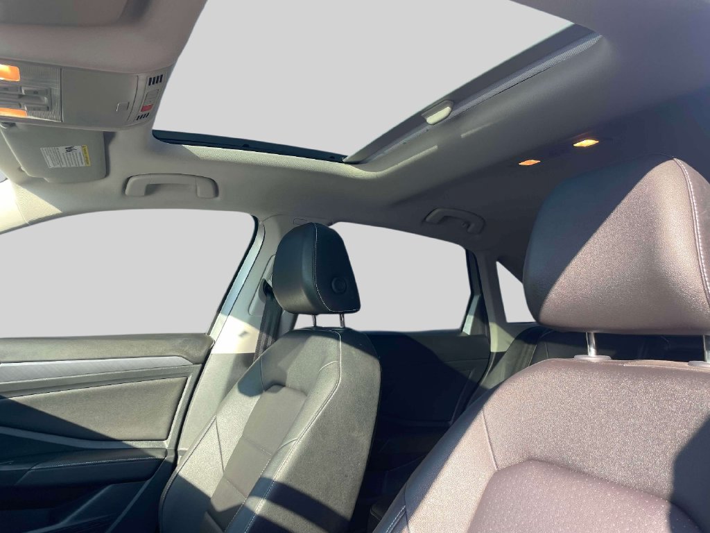Used 2024 Volkswagen Jetta SE w/ Panoramic Sunroof Package FWD image 19