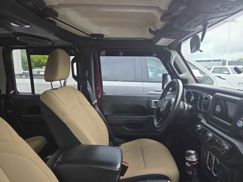 Used 2021 Jeep Gladiator Sport AWD/4WD image 4