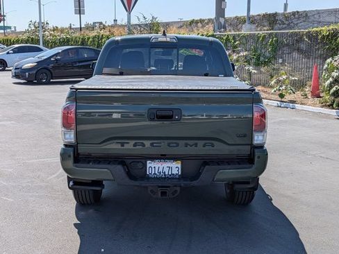 Used 2022 Toyota Tacoma TRD Off-Road w/ Technology Package RWD image 9