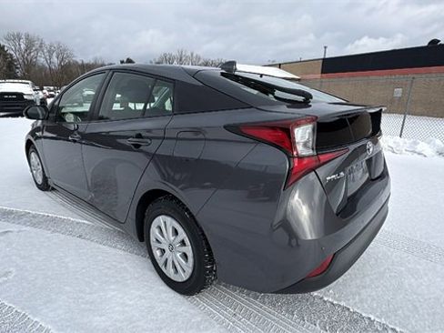 Used 2021 Toyota Prius LE image 3