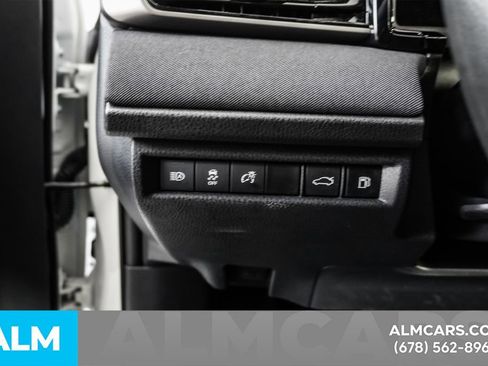 Used 2025 Toyota Camry LE image 30