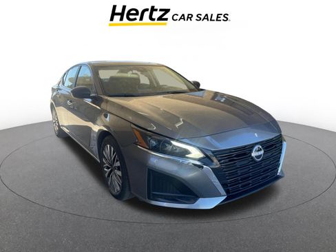 Used 2025 Nissan Altima 2.5 SV image 1