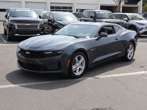 Used 2022 Chevrolet Camaro LT w/ Technology Package RWD image 5