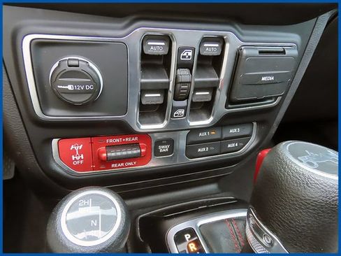 Certified 2018 Jeep Wrangler Unlimited Rubicon AWD/4WD image 23