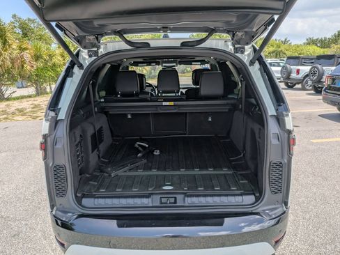 Used 2021 Land Rover Discovery S R-Dynamic AWD/4WD image 12