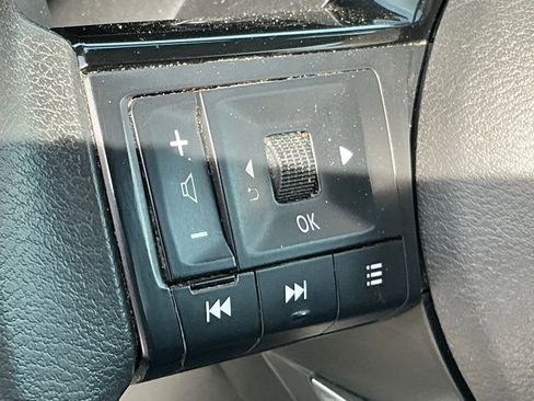 Used 2021 Nissan Rogue SV image 16