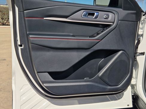 Used 2025 Ford Explorer ST image 11