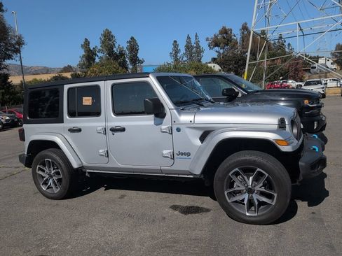 Used 2024 Jeep Wrangler Unlimited w/ Convenience Group AWD/4WD image 2