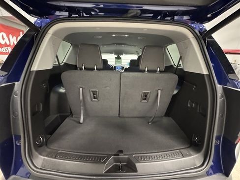 Used 2023 GMC Acadia SLE w/ Driver Convenience Package image 17