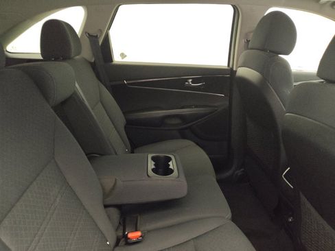 Used 2018 Kia Sorento FWD image 19