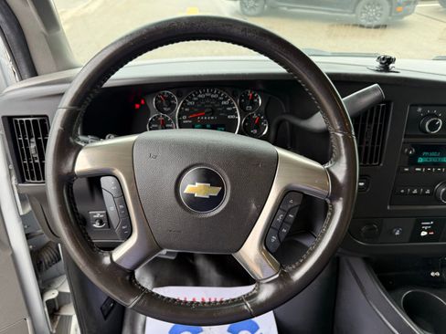 Used 2018 Chevrolet Express 3500 w/ Power Convenience Package RWD image 9