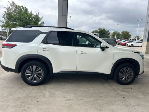 Used 2024 Nissan Pathfinder SV FWD image 10