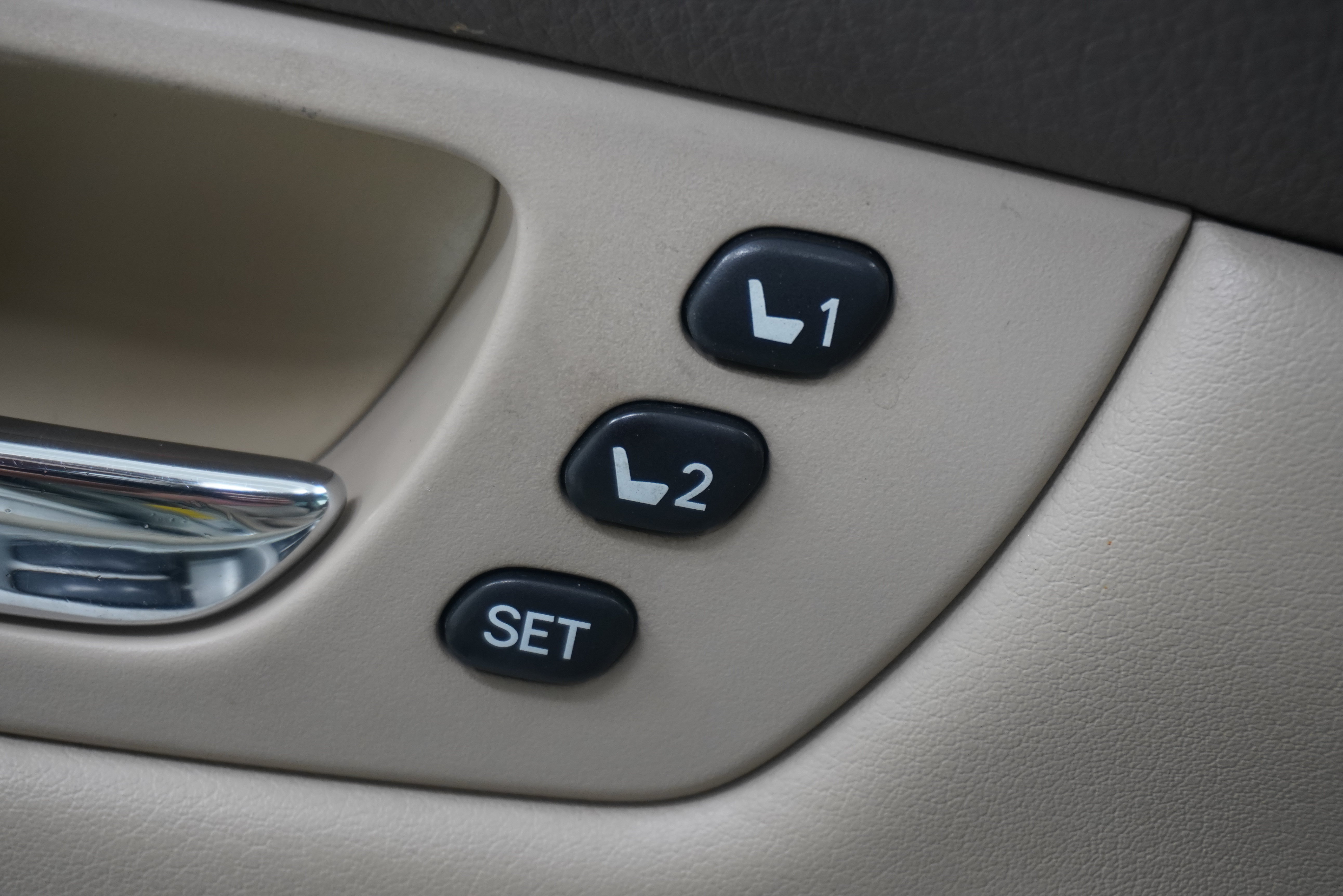Used 2005 Lexus RX 330 w/ Premium Pkg FWD image 14