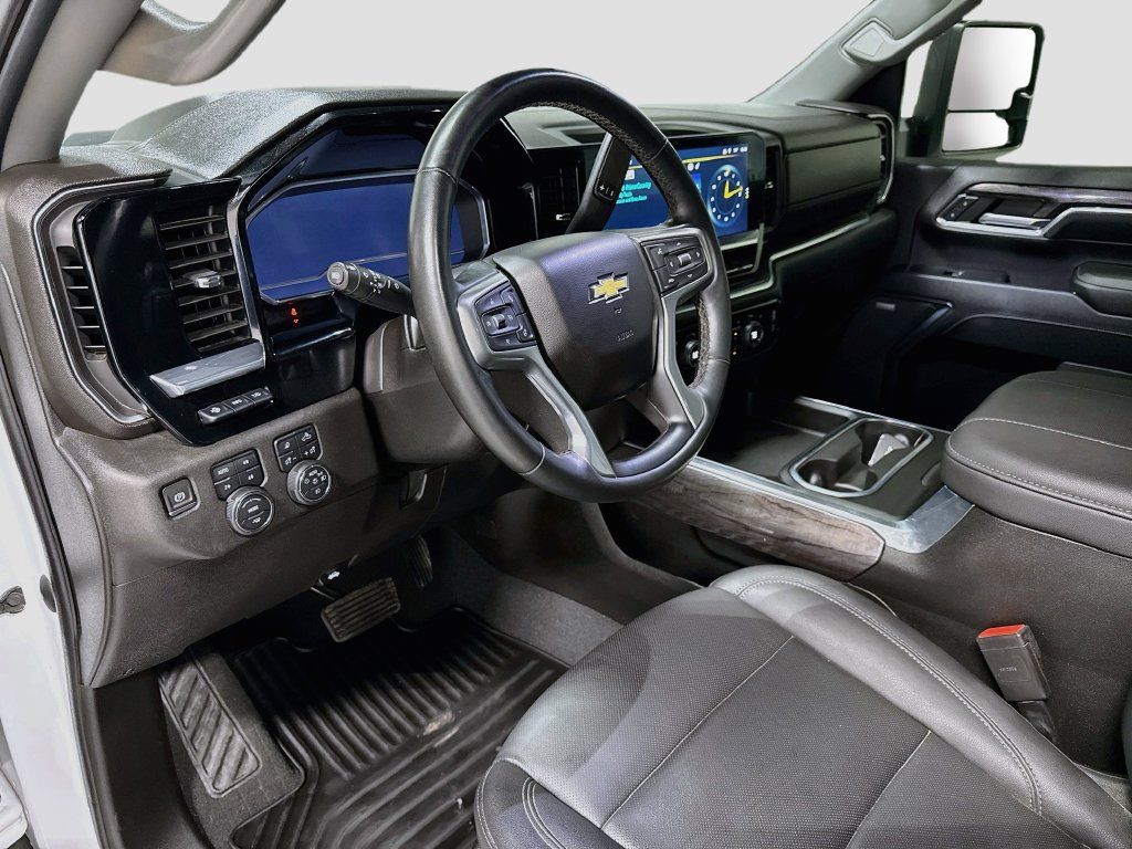 Used 2024 Chevrolet Silverado 2500 LTZ w/ LTZ Plus Package AWD/4WD image 9