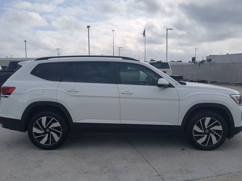 Used 2025 Volkswagen Atlas SE image 4