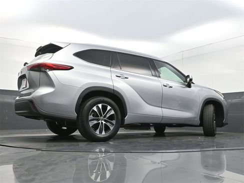 Used 2022 Toyota Highlander XLE image 33