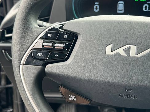 Certified 2025 Kia Niro LX FWD image 21