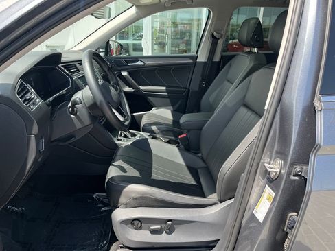 Certified 2023 Volkswagen Tiguan SE w/ Panoramic Sunroof Package AWD/4WD image 19