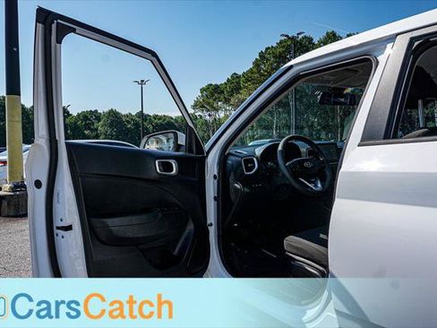 Used 2022 Hyundai Venue SE FWD image 18