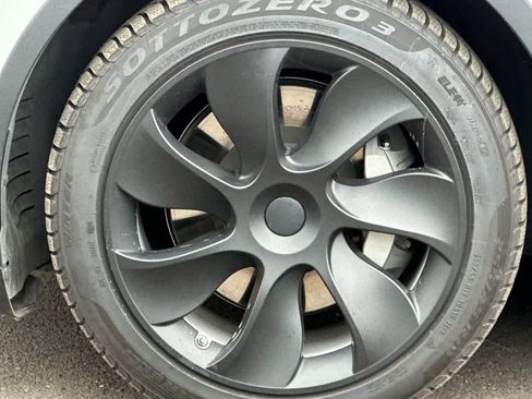 Used 2021 Tesla Model Y Long Range AWD/4WD image 26