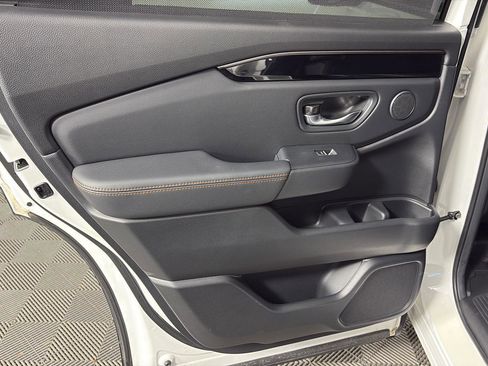 Used 2025 Honda Pilot TrailSport image 45