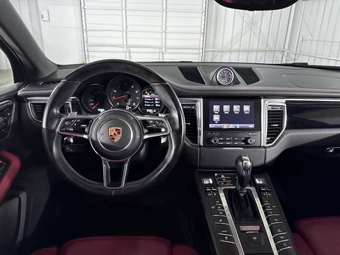 Used 2018 Porsche Macan AWD/4WD image 23