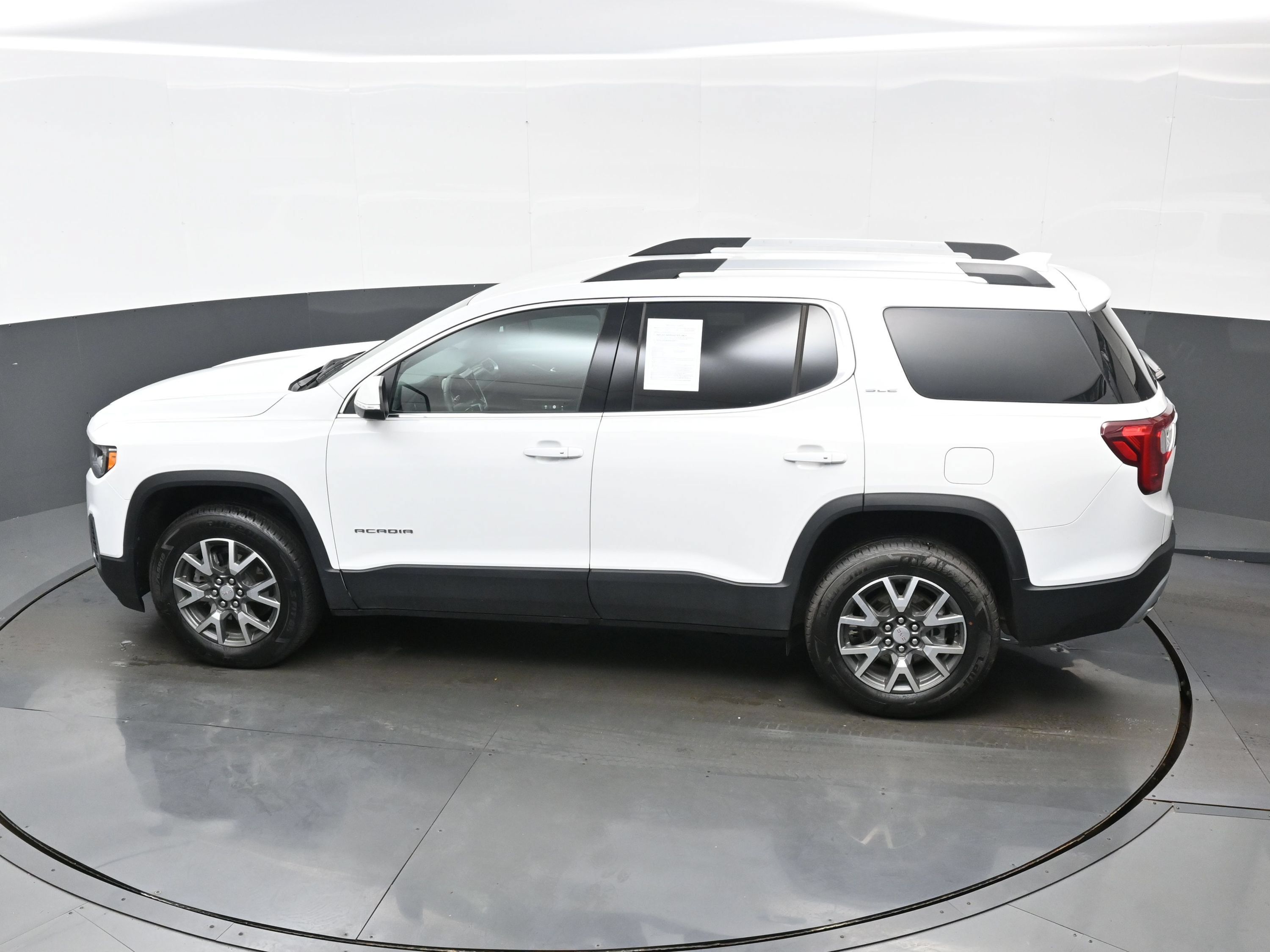 Used 2023 GMC Acadia SLE w/ Driver Convenience Package FWD image 34