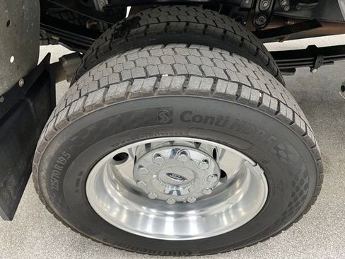 Used 2025 Ford F450 Platinum w/ FX4 Off-Road Package image 15