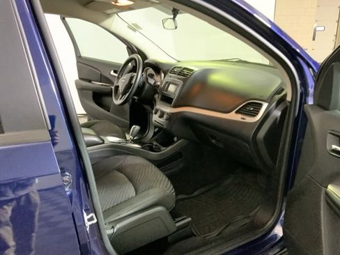Used 2017 Dodge Journey SXT w/ Comfort/Convenience Group image 26