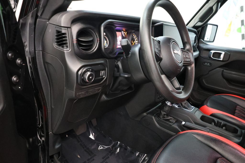 Used 2025 Jeep Wrangler Unlimited Sport AWD/4WD image 94