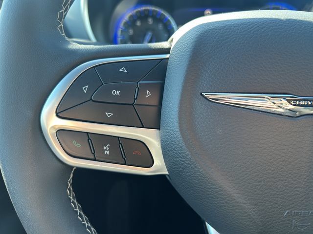 Used 2026 Chrysler Pacifica Limited FWD image 30
